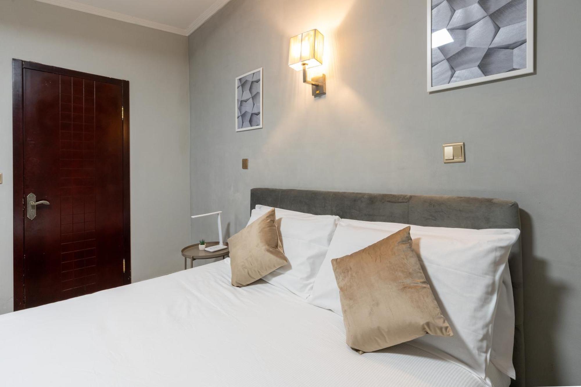 Portafortuna Guesthouse - Close To Colosseum Rom Exterior foto