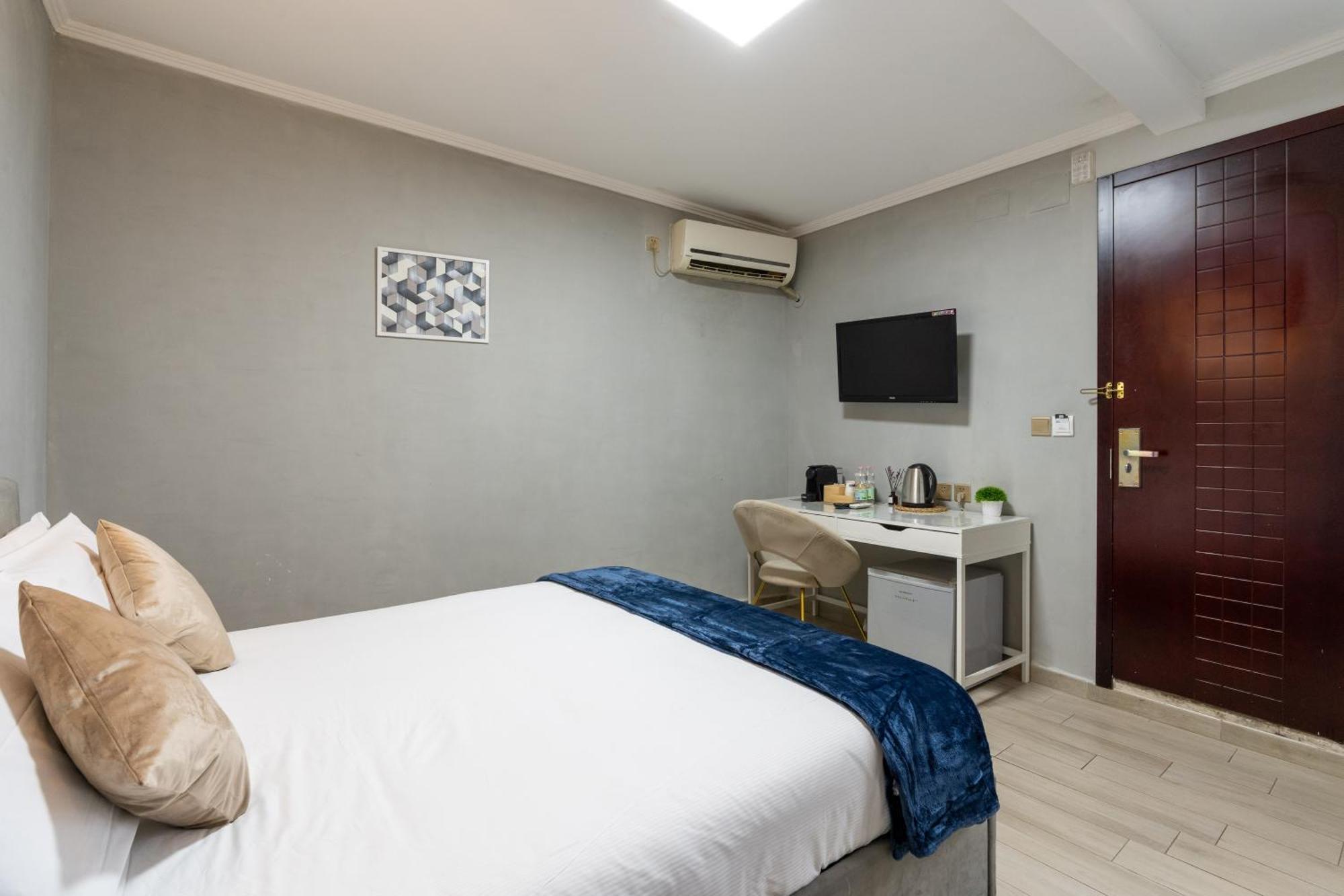 Portafortuna Guesthouse - Close To Colosseum Rom Exterior foto