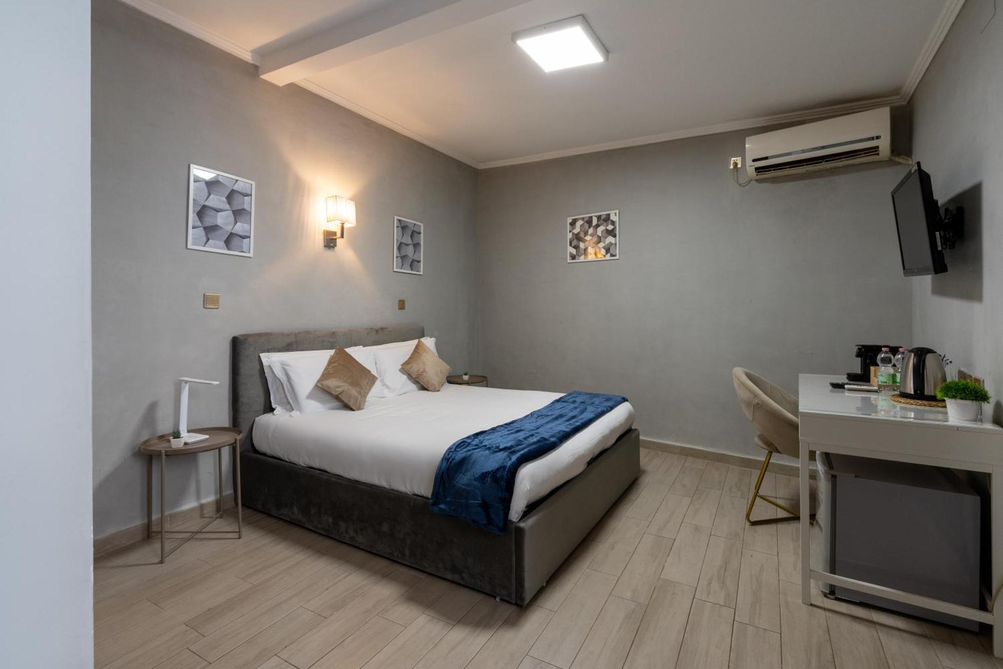 Portafortuna Guesthouse - Close To Colosseum Rom Exterior foto