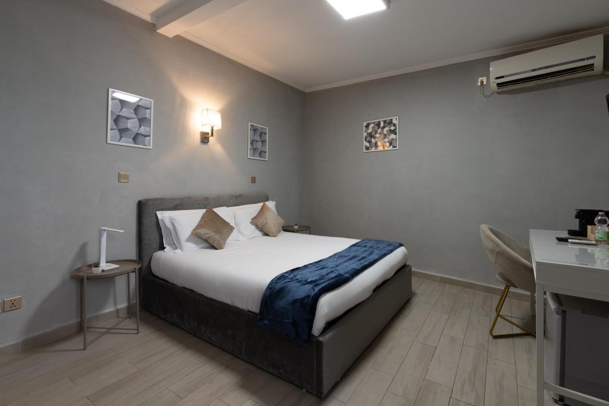 Portafortuna Guesthouse - Close To Colosseum Rom Exterior foto