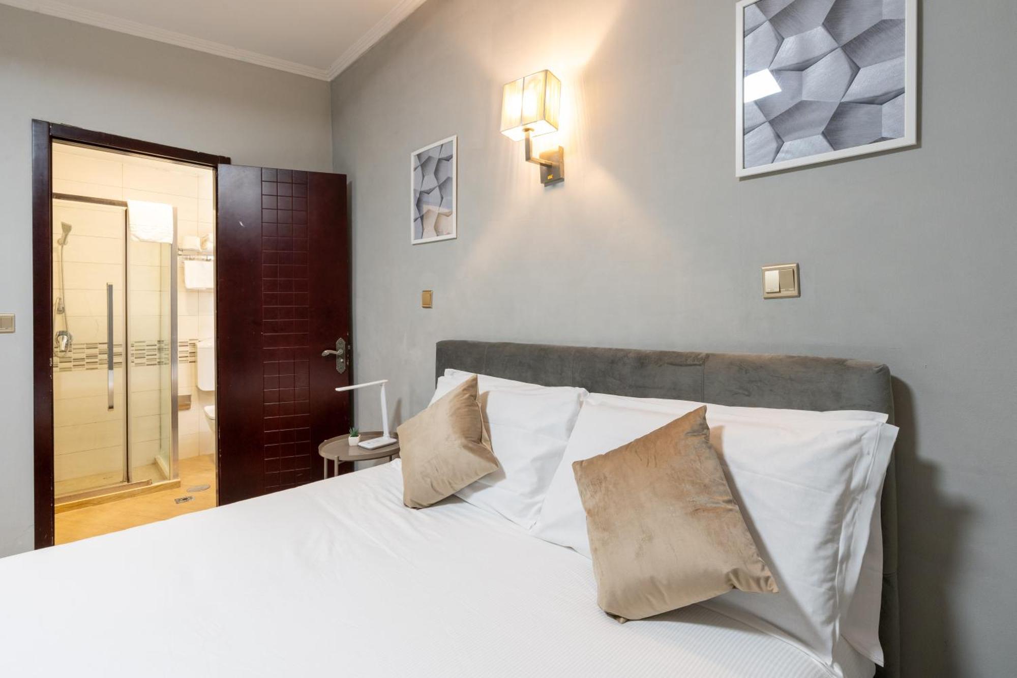 Portafortuna Guesthouse - Close To Colosseum Rom Exterior foto