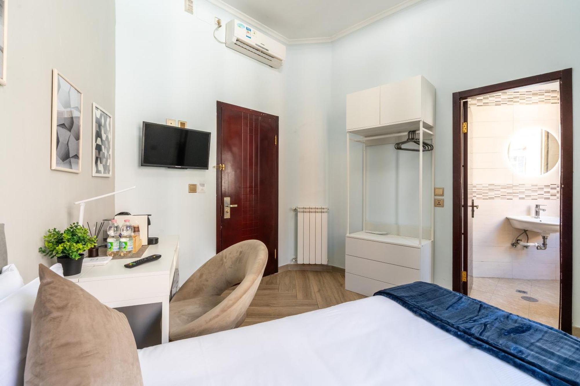 Portafortuna Guesthouse - Close To Colosseum Rom Exterior foto