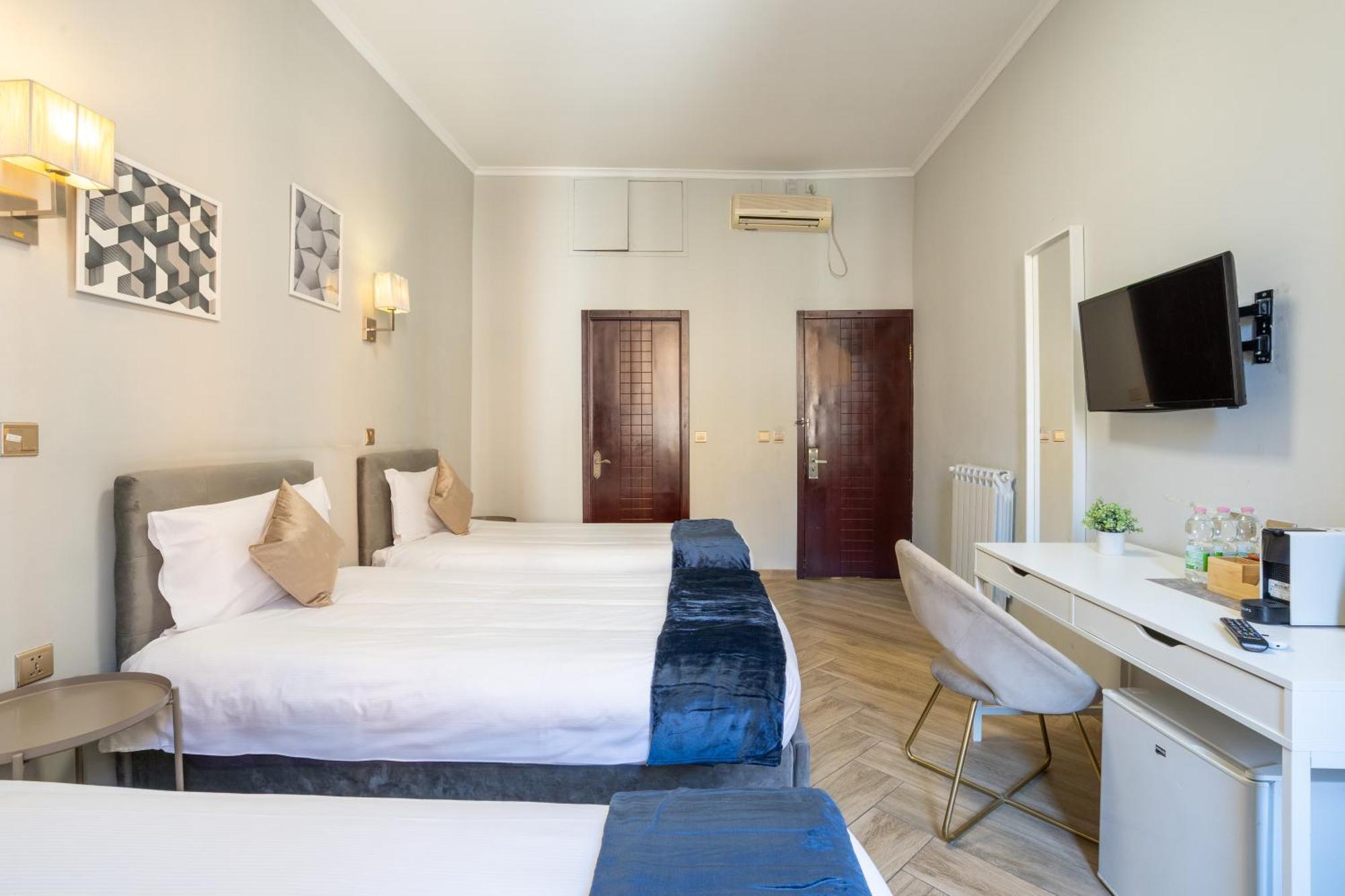 Portafortuna Guesthouse - Close To Colosseum Rom Exterior foto