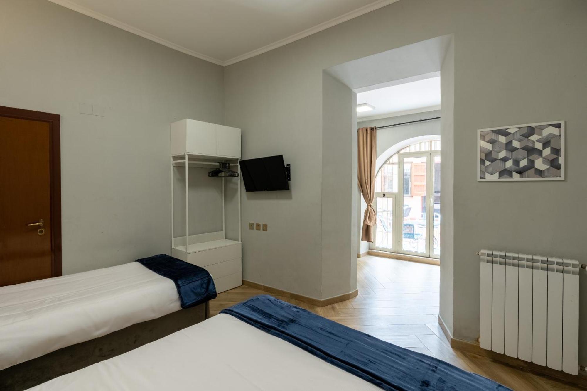 Portafortuna Guesthouse - Close To Colosseum Rom Exterior foto