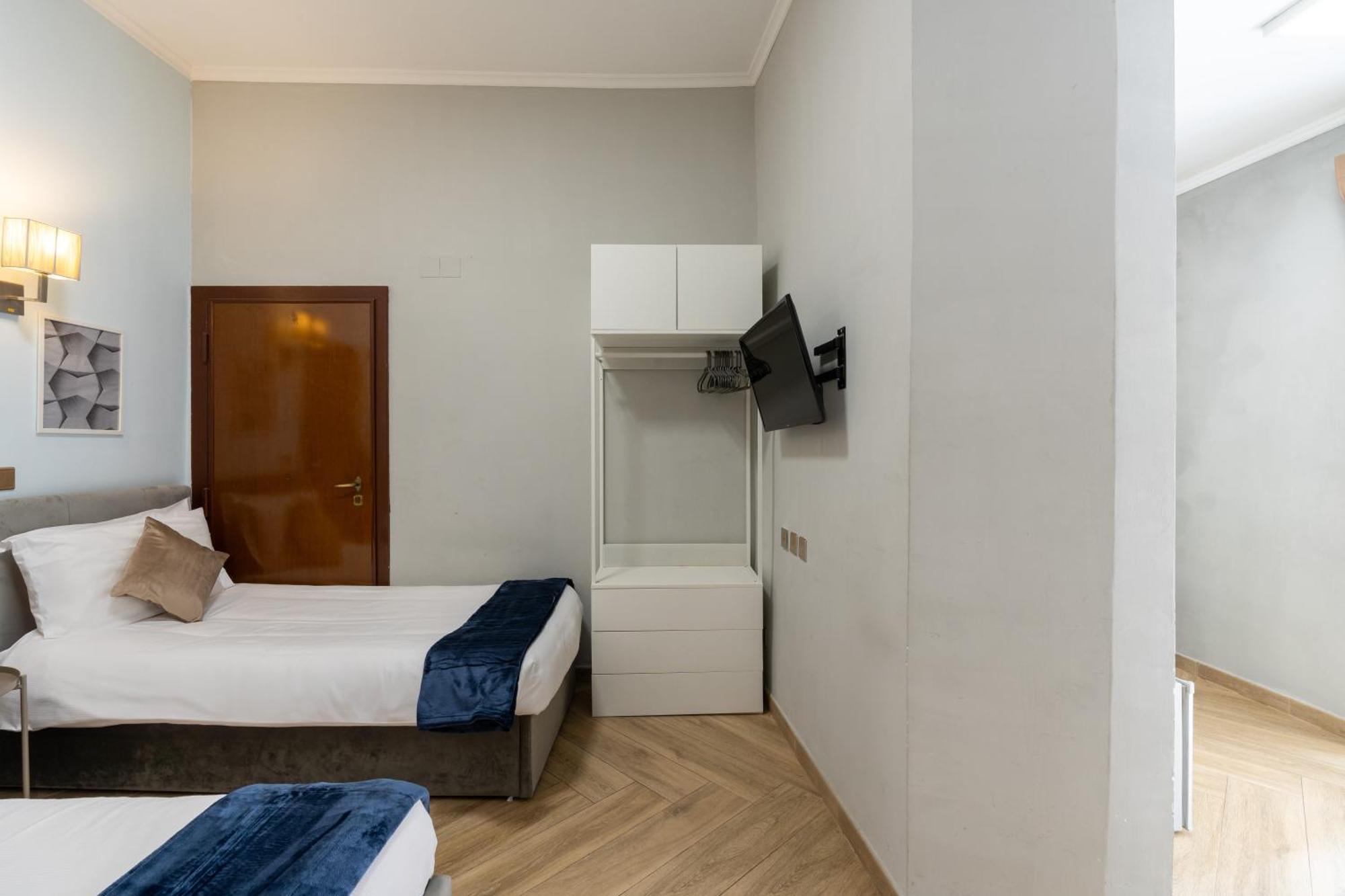 Portafortuna Guesthouse - Close To Colosseum Rom Exterior foto